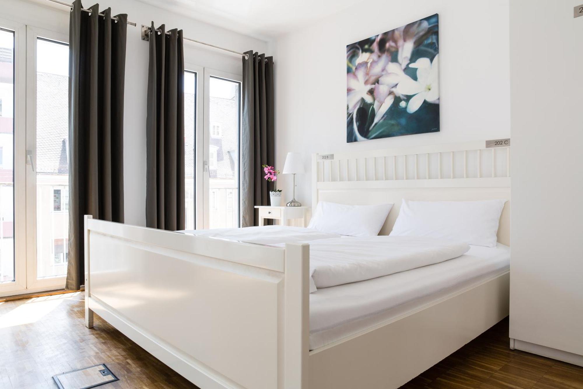 Nonstop Hotel Augsburg - Ubernacht - Hostelhotelhome Exterior photo